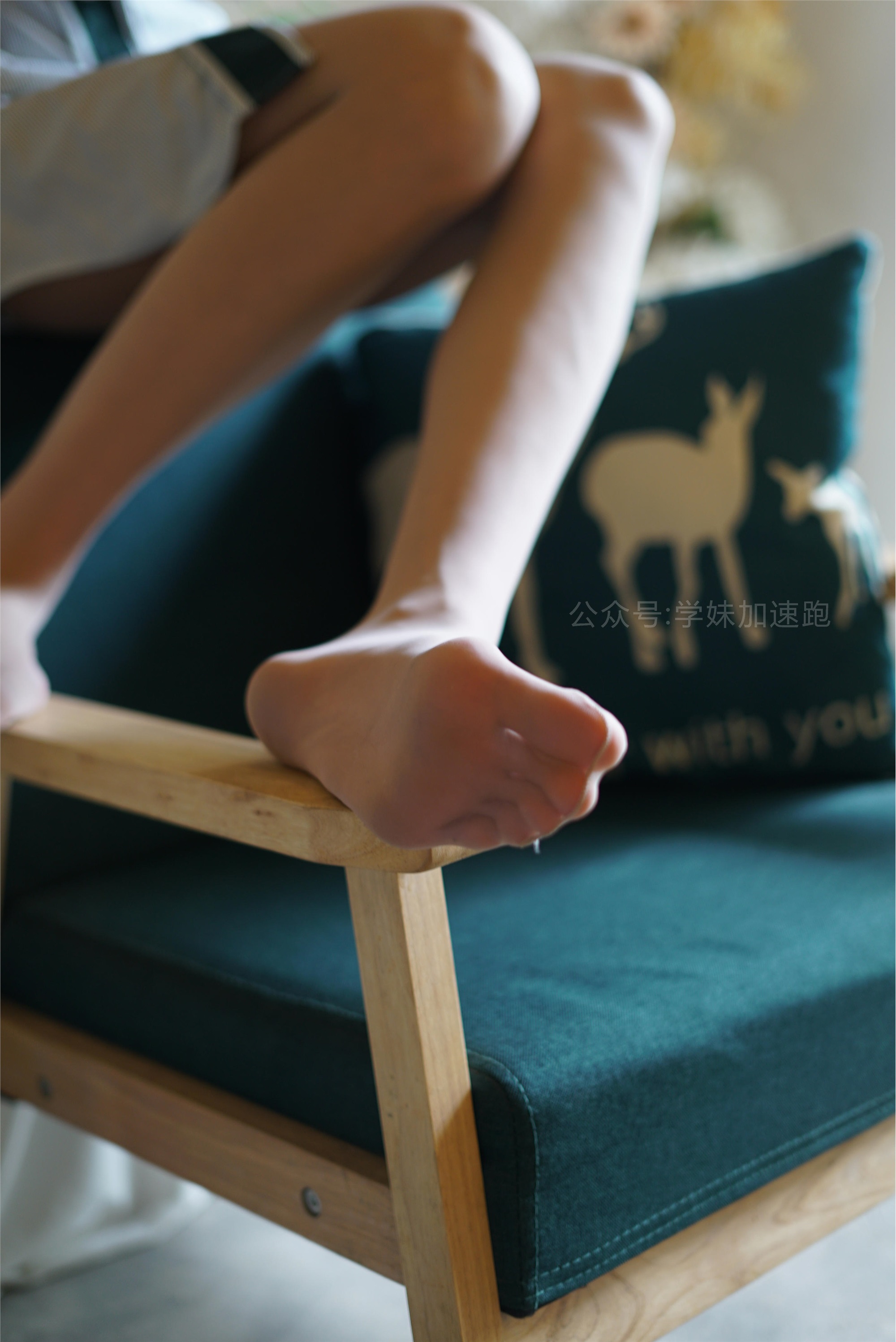 学妹加速跑 XM043《清清凉凉，丝袜走起-盘盘》